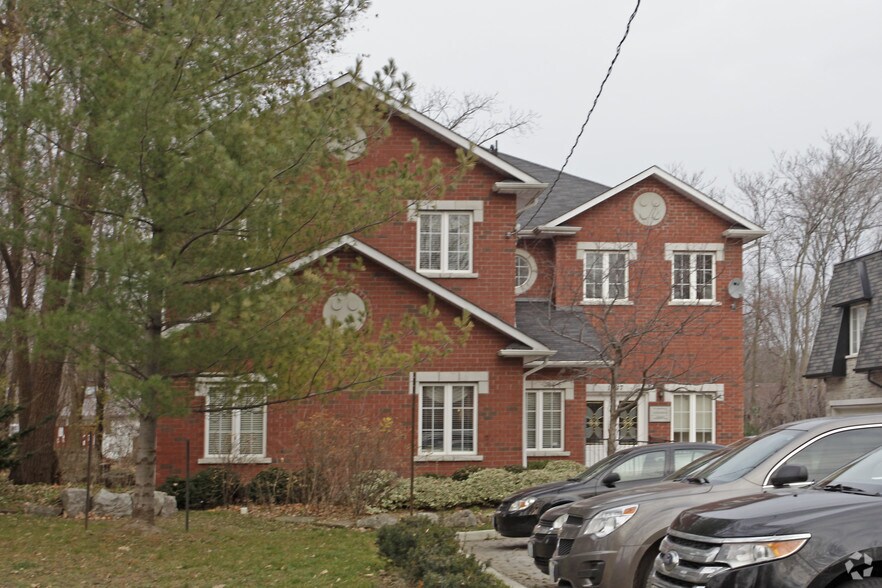 1547 Hurontario St, Mississauga, ON à louer - Photo du bâtiment - Image 2 de 2