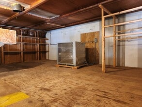 20 Walts Way, Narragansett, RI for lease Interior Photo- Image 2 of 5