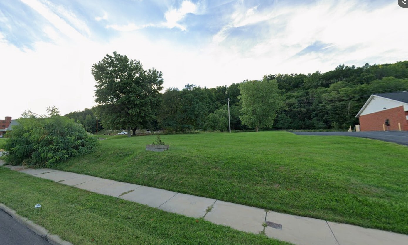 24700 Euclid ave, Euclid, OH for lease Primary Photo- Image 1 of 2