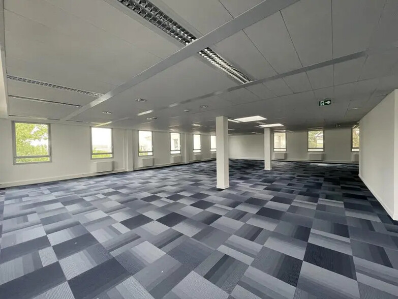 11 Rue Pascal, Bron for lease - Building Photo - Image 1 of 9