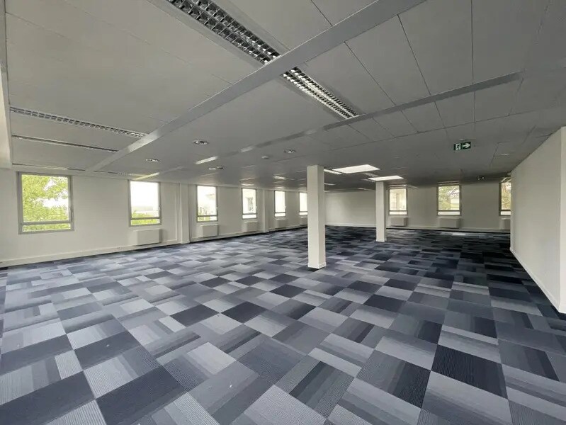 11 Rue Pascal, Bron for lease Building Photo- Image 1 of 10
