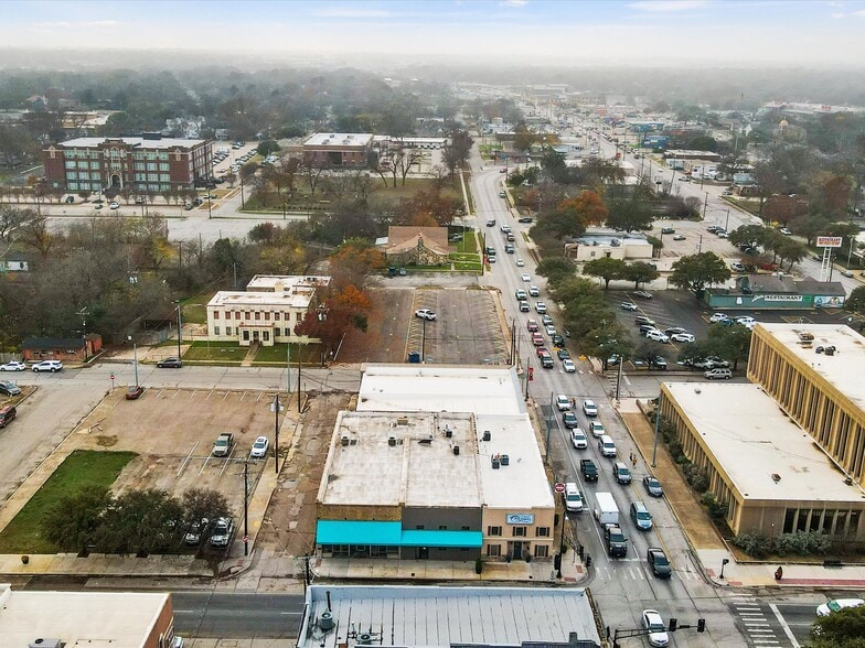 104 S Main St, Cleburne, TX for sale - Building Photo - Image 2 of 33