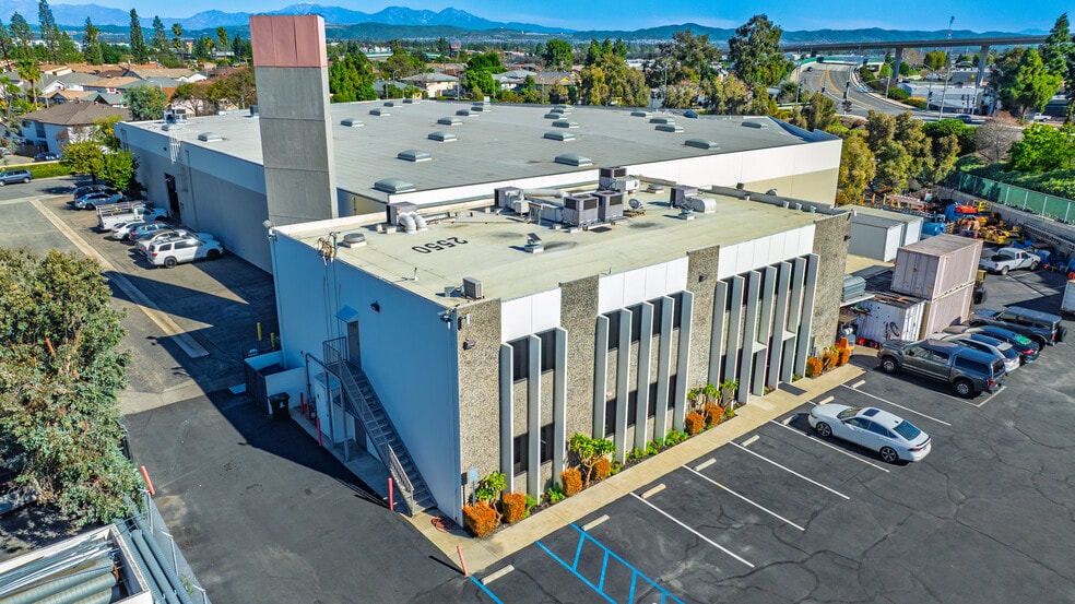 2550 E Miraloma Way, Anaheim, CA for lease - Building Photo - Image 2 of 10