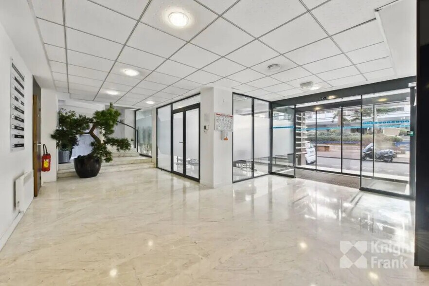 28-28 Rue Du Docteur Finlay, Paris à louer - Photo du bâtiment - Image 2 de 13