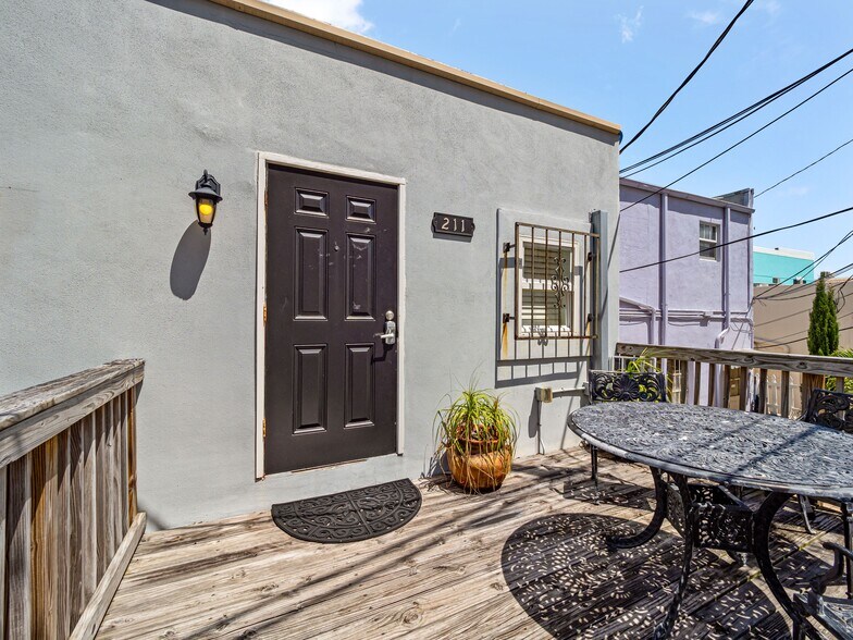 211 Orange Ave, Fort Pierce, FL à vendre - Photo du bâtiment - Image 3 de 23
