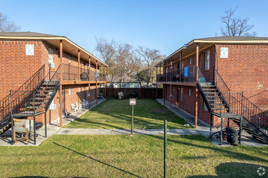 13932 Victoria St, Houston, TX à vendre - Photo du bâtiment - Image 3 de 21