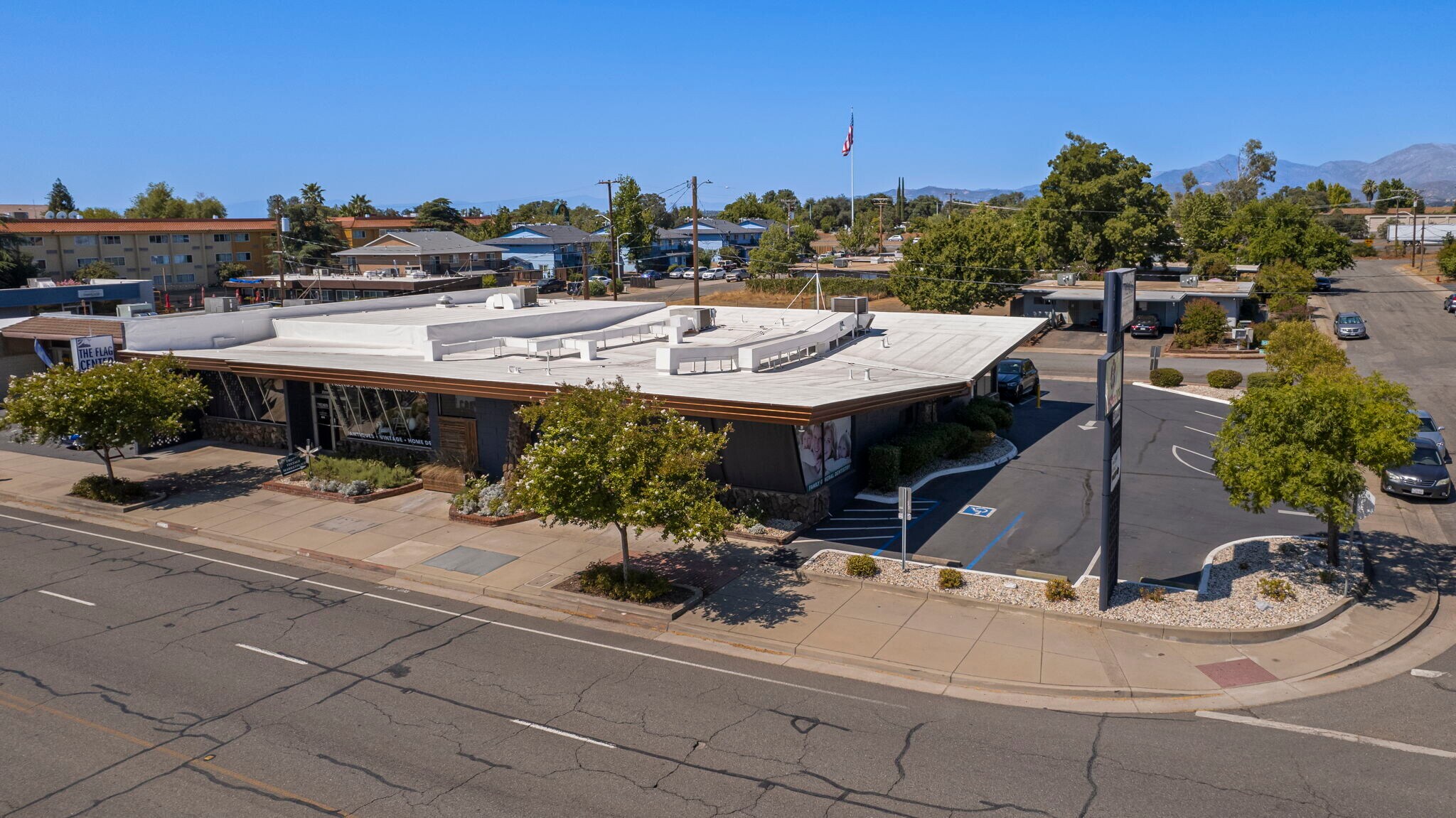 2104 Hilltop Dr, Redding, CA for sale Primary Photo- Image 1 of 1