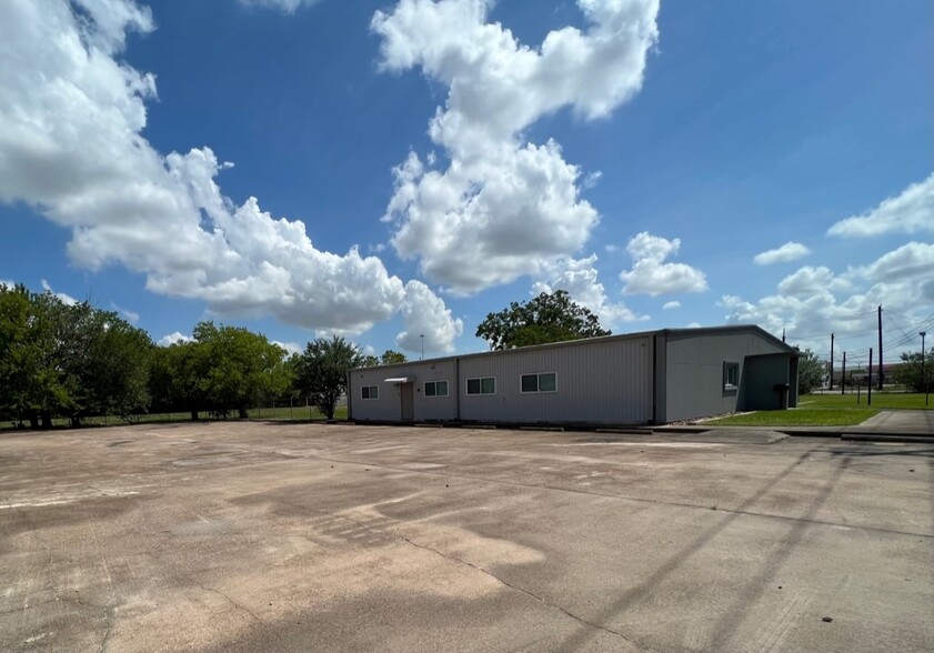 5401 Spencer Hwy, Pasadena, TX à vendre - Photo du bâtiment - Image 1 de 1