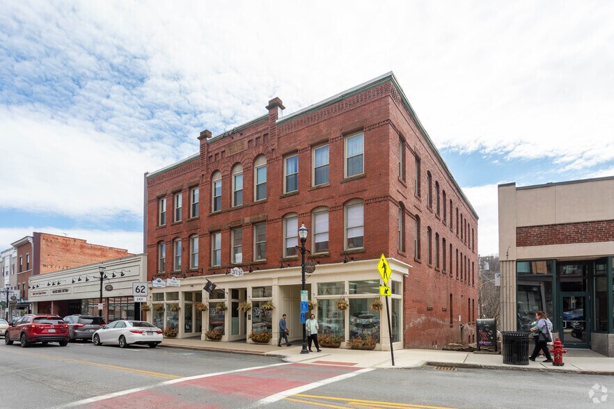 35-45 Main St, Hudson, MA à louer - Photo du bâtiment - Image 1 de 10