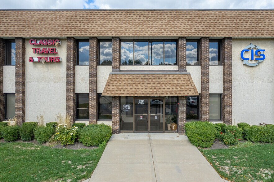 261 E Lake St, Bloomingdale, IL à louer - Photo du bâtiment - Image 2 de 14