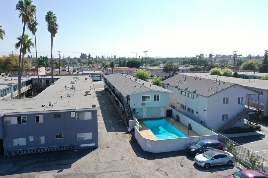 9545 Flower St, Bellflower, CA à vendre - Photo du bâtiment - Image 3 de 4