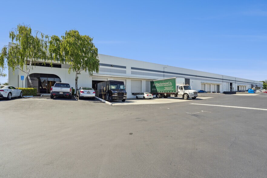 1670 Las Plumas Ave, San Jose, CA à louer - Photo du bâtiment - Image 3 de 5