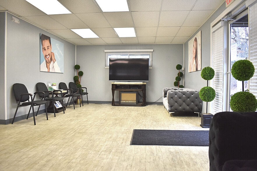 1333 W Outer 21 Rd, Arnold, MO for lease - Building Photo - Image 2 of 32