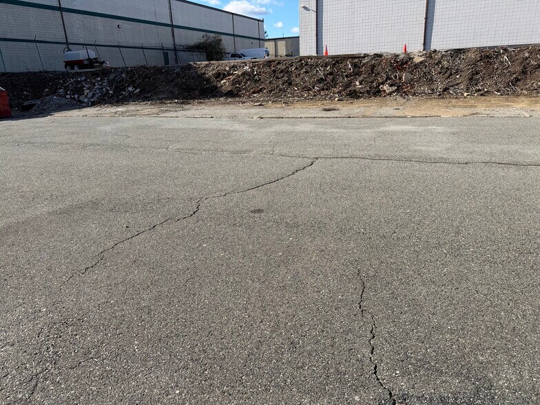 11 Comstock Pky, Cranston, RI à louer - Photo du bâtiment - Image 3 de 32