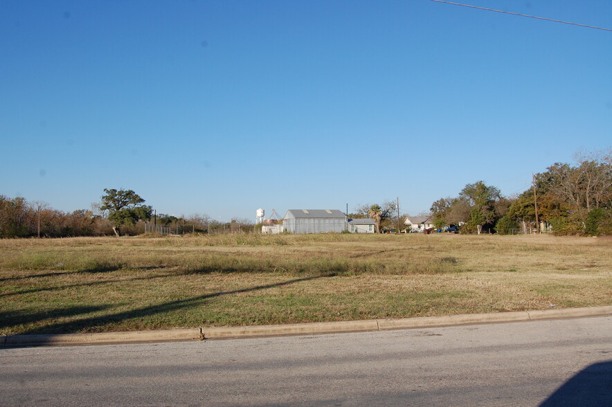 108 Reynolds St, Lockhart, TX à vendre - Photo principale - Image 1 de 1