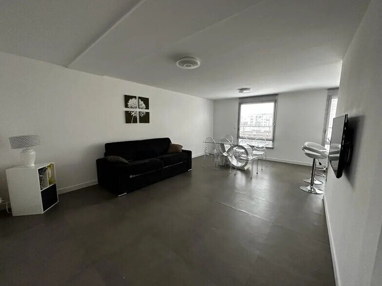 Office in Puteaux for lease - Building Photo - Image 1 of 13