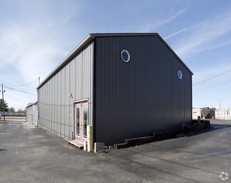2004 1/2 S Memorial Dr, New Castle, IN for lease - Building Photo - Image 2 of 19