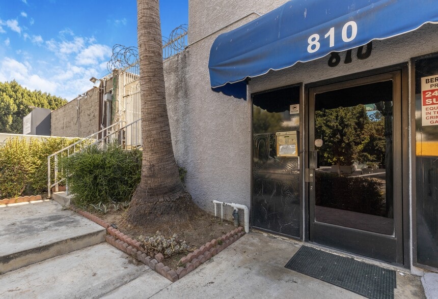 810 S Berendo St, Los Angeles, CA for sale - Building Photo - Image 2 of 12