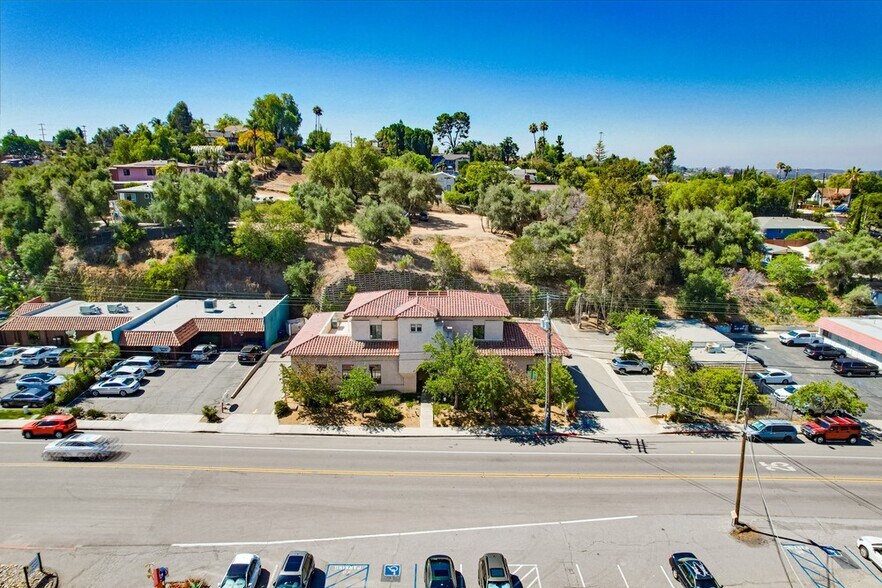 343 E Alvarado St, Fallbrook, CA à vendre - Photo du bâtiment - Image 3 de 89