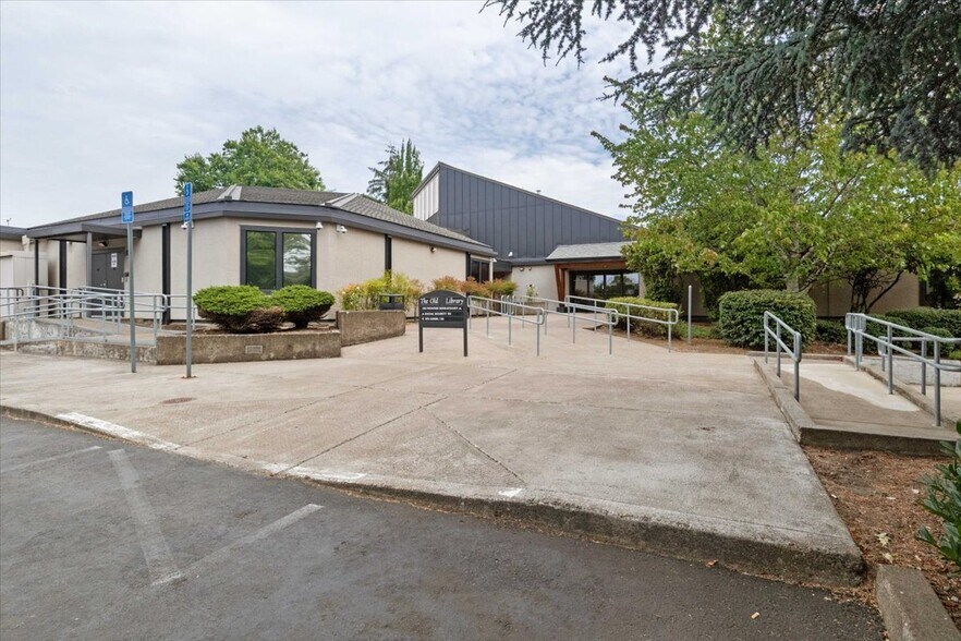 1390 Waverly Dr SE, Albany, OR à louer - Photo du bâtiment - Image 3 de 31