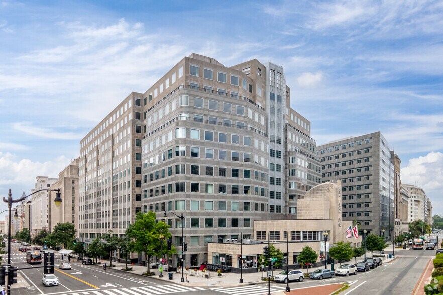 1100 New York Ave NW, Washington, DC à louer - Photo du bâtiment - Image 2 de 8