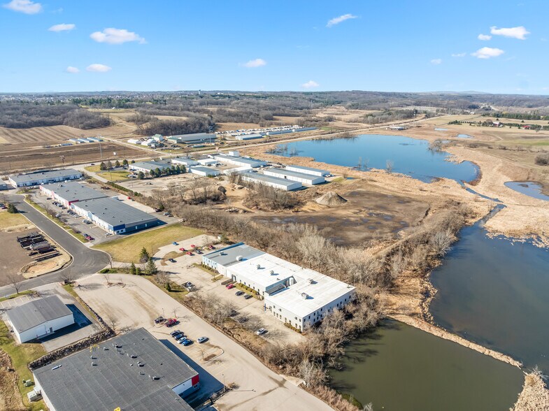 8840 N Greenview Dr, Middleton, WI à vendre - Photo du bâtiment - Image 3 de 8