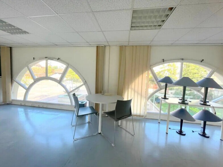 Bureau dans Poissy à louer - Photo intérieure - Image 3 de 7