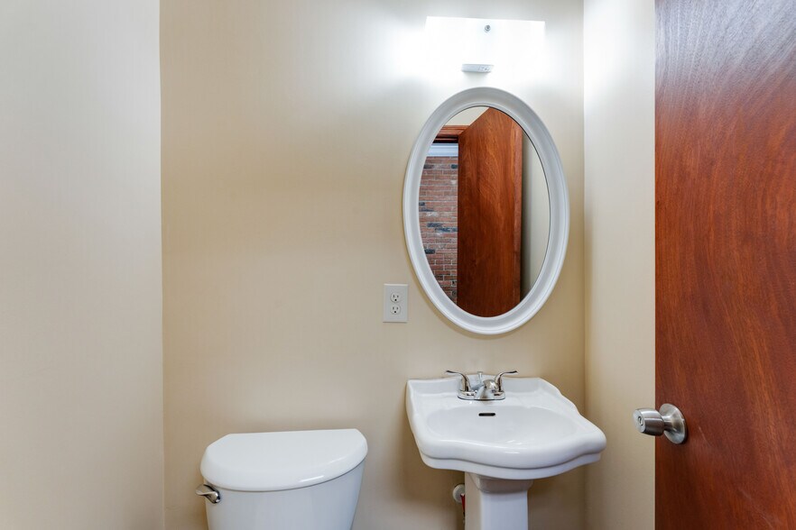 6501 E Livingston Ave, Reynoldsburg, OH à louer - Photo du bâtiment - Image 3 de 30