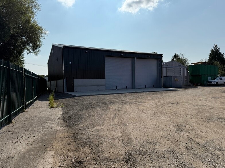 The Close, Horley for lease - Building Photo - Image 1 of 8