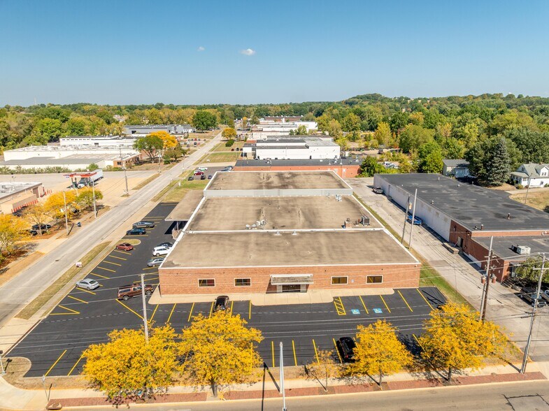 975 E Tallmadge Ave, Akron, OH à vendre - Photo du bâtiment - Image 2 de 19