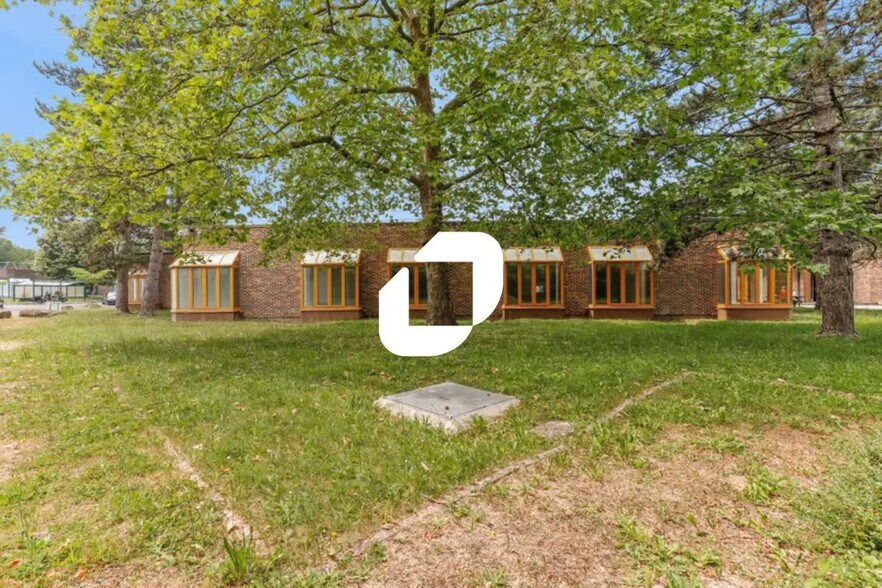 Office in Croissy-Beaubourg for lease - Building Photo - Image 2 of 14