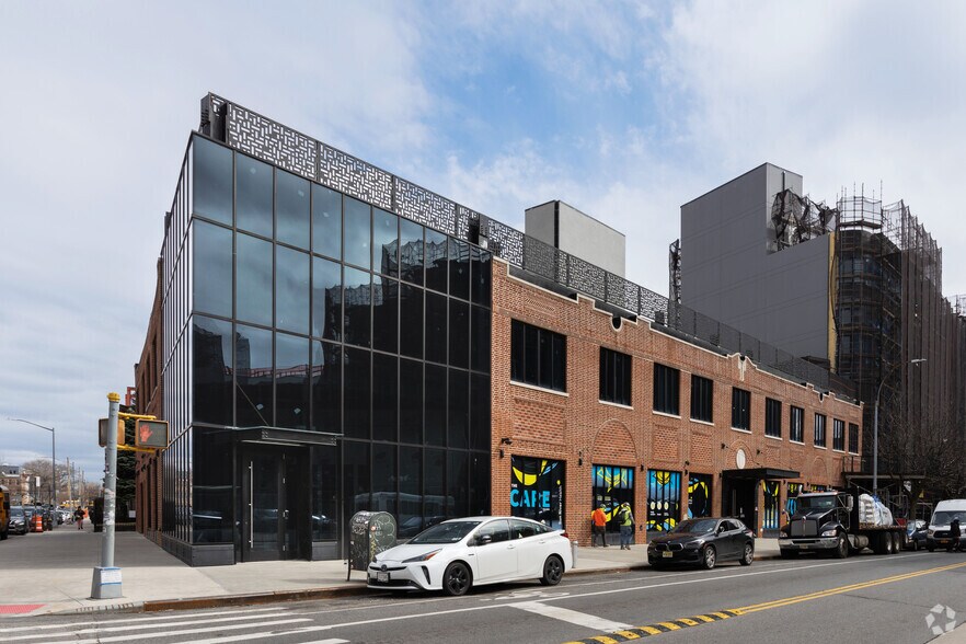 2351 Bedford Ave, Brooklyn, NY à louer - Photo du bâtiment - Image 1 de 17