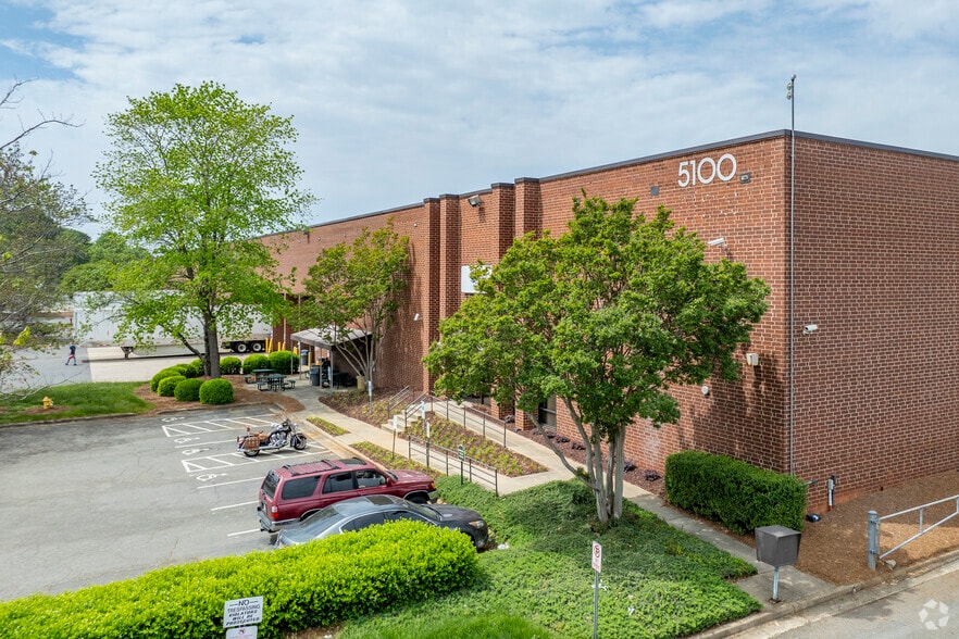 5100 W WT Harris Blvd, Charlotte, NC for lease - Primary Photo - Image 1 of 18