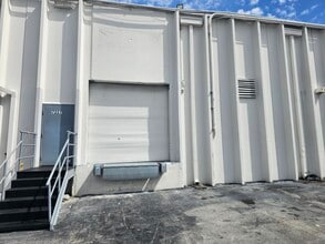 7212-7282 NW 33rd St, Miami, FL for lease Building Photo- Image 2 of 9