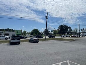 2108 Gateway Dr, Opelika, AL for lease Building Photo- Image 1 of 2