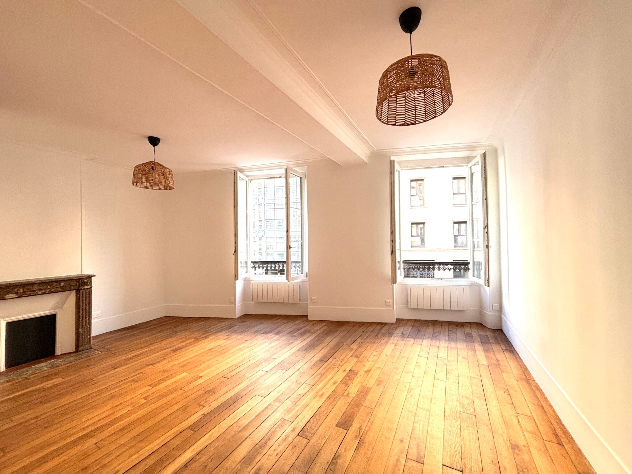 148 Rue Montmartre, Paris for lease Interior Photo- Image 1 of 6
