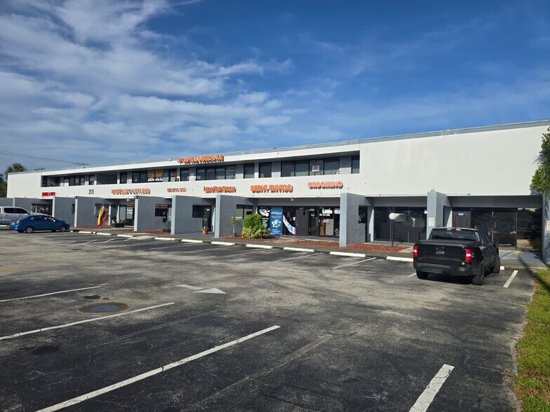 2501-2531 N State Road 7, Margate, FL à louer - Photo du bâtiment - Image 2 de 7
