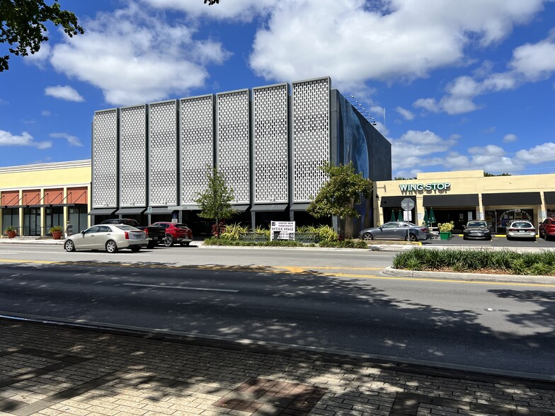 915 NE 125th St, Miami, FL for lease - Building Photo - Image 1 of 13