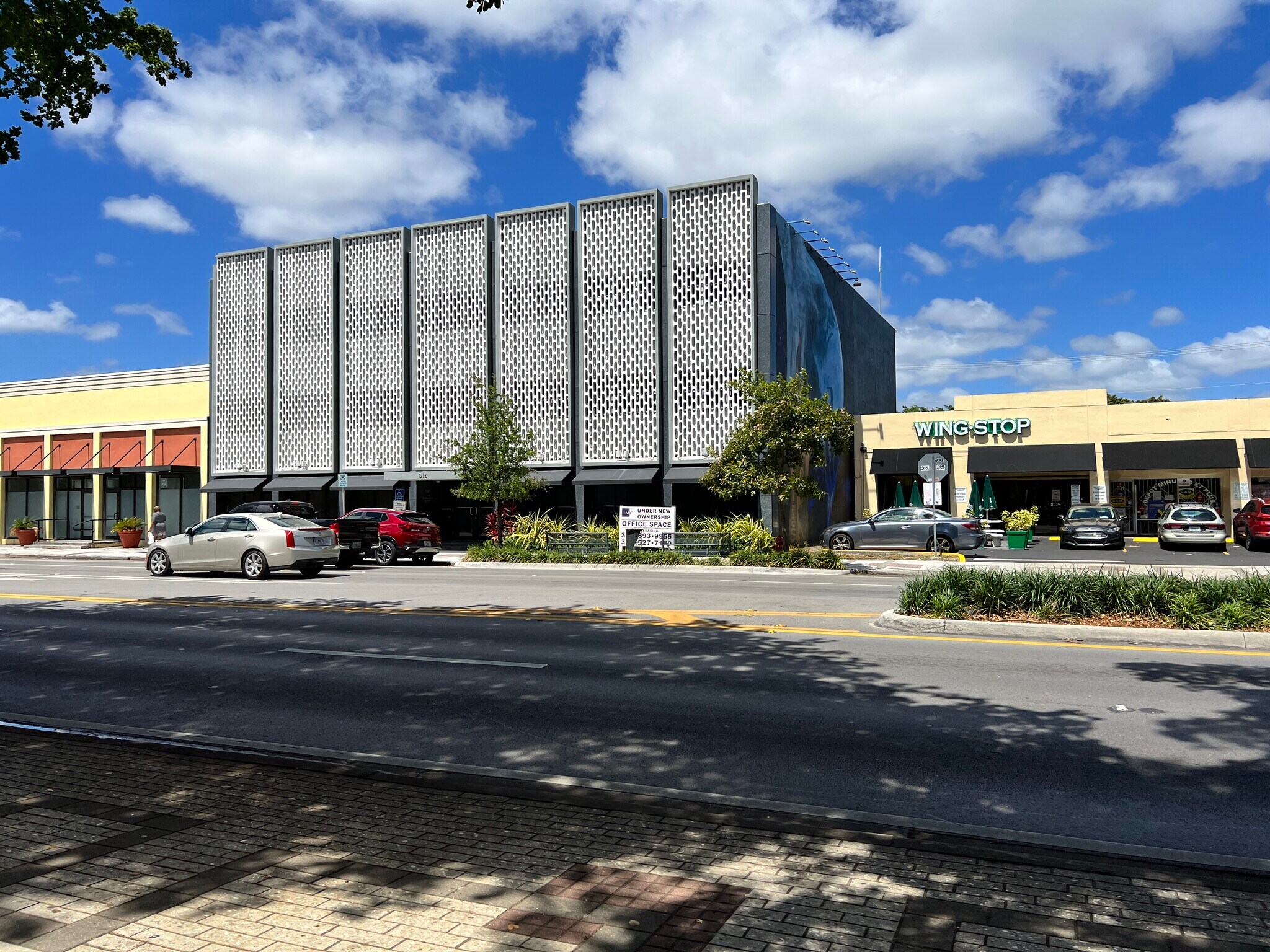 915 NE 125th St, Miami, FL for lease Building Photo- Image 1 of 14