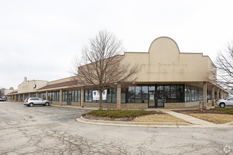 800-826 S McLean Blvd, Elgin, IL à louer - Photo du bâtiment - Image 2 de 4