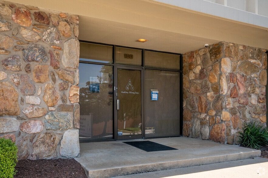 100 Great Sw Pky, Atlanta, GA for lease - Building Photo - Image 3 of 4