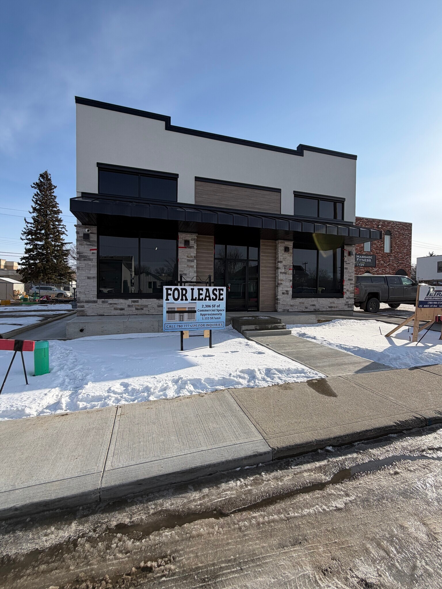 5011 49 Av, Leduc, AB à louer Photo principale- Image 1 de 4