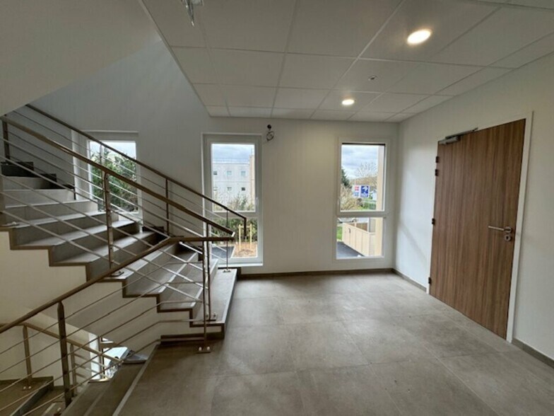 Office in Villefranche-sur-Saône for lease - Interior Photo - Image 3 of 3