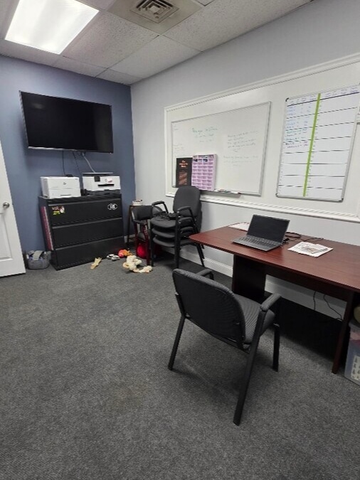 264 Main Plz, Lincoln, NH for lease Interior Photo- Image 1 of 9