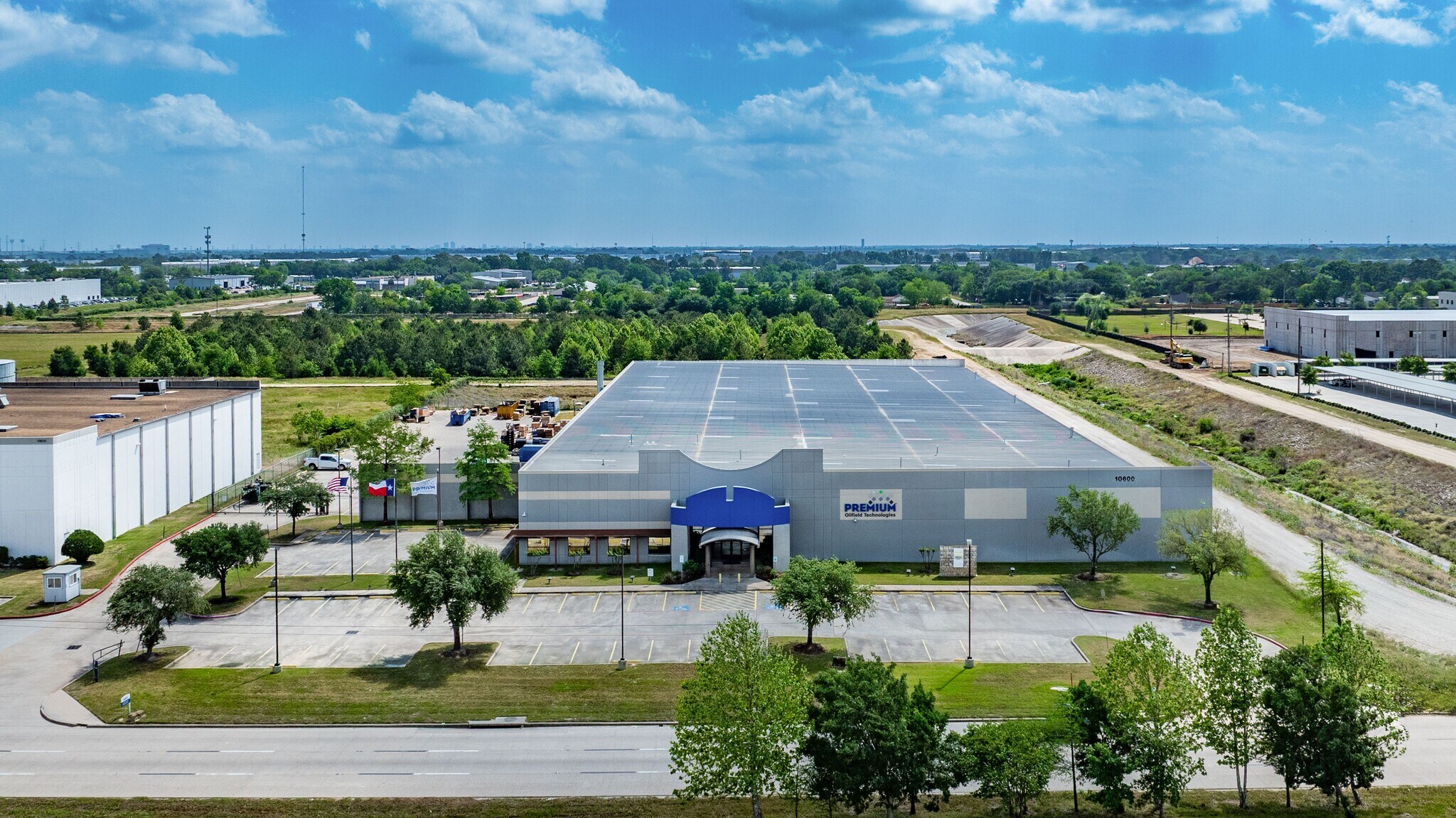 10600 W Sam Houston Pky N, Houston, TX à louer Photo du bâtiment- Image 1 de 13