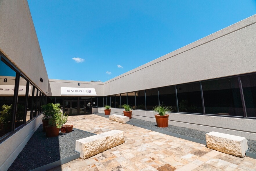 206 Wild Basin Rd S, Austin, TX à vendre - Photo du bâtiment - Image 2 de 20