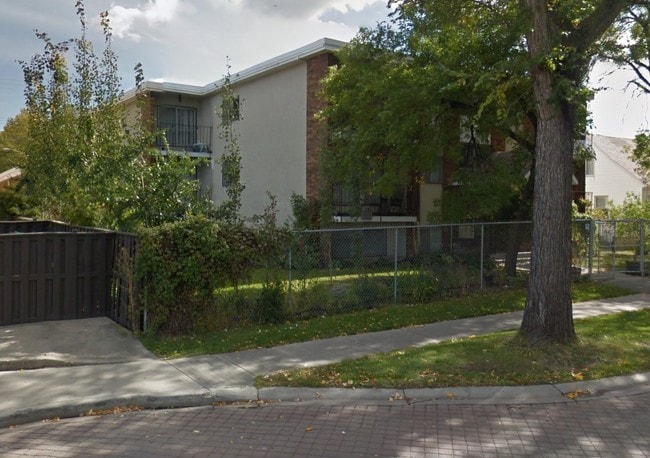 Plus de détails pour 11729 90 NW St, Edmonton, AB - Multi-résidentiel à vendre