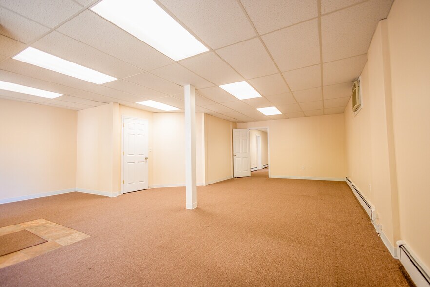 33 Union St, East Walpole, MA à louer - Photo du bâtiment - Image 2 de 31