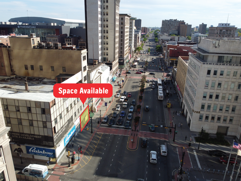 756-762 Broad St, Newark, NJ for lease - Building Photo - Image 1 of 3