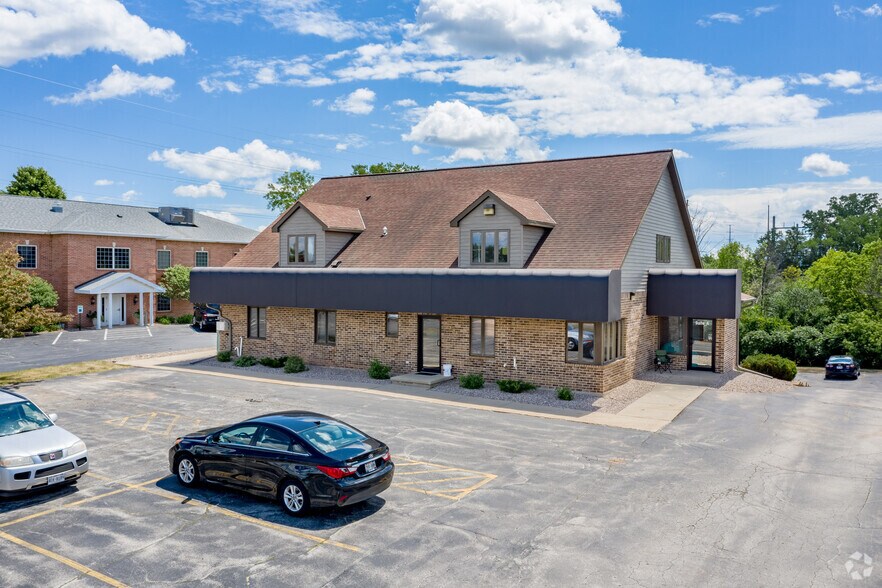 681 Baeten Rd, Ashwaubenon, WI à vendre - Photo principale - Image 3 de 4